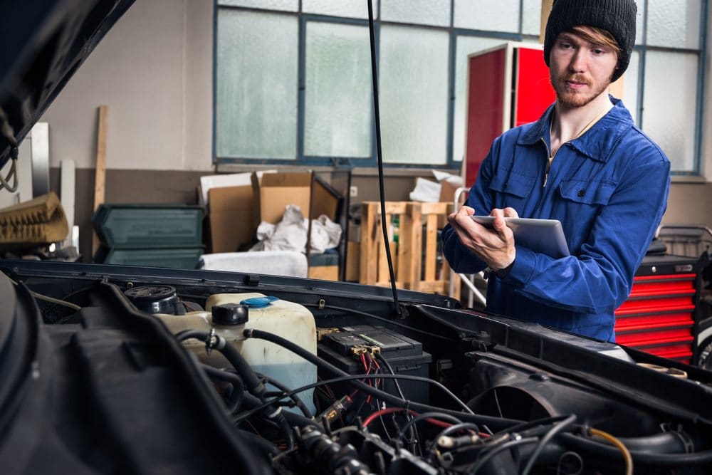 Automotive Mechanic Salary, How to Job Description & Best Schools
