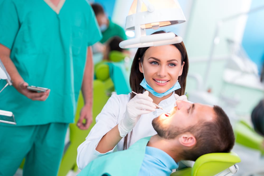 Dentist Salary, How to Job Description & Best Schools
