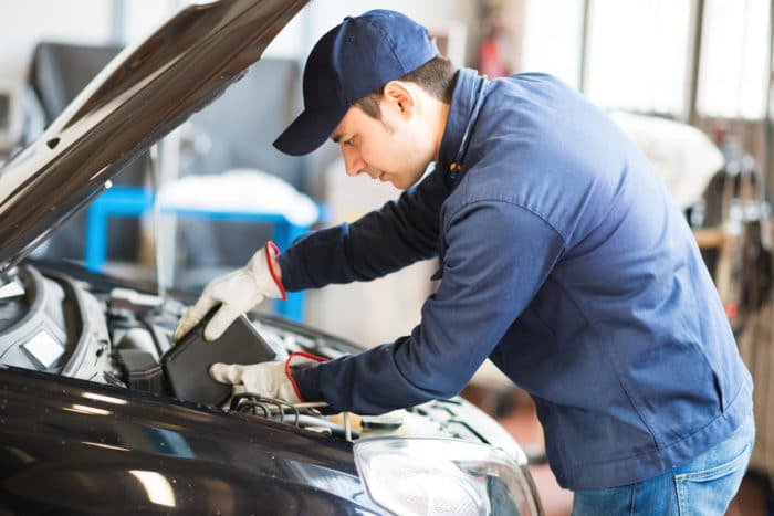 Diesel Mechanic - Salary, How to Become, Job Description & Best Schools