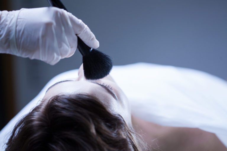 embalmer-salary-how-to-become-job-description-best-schools