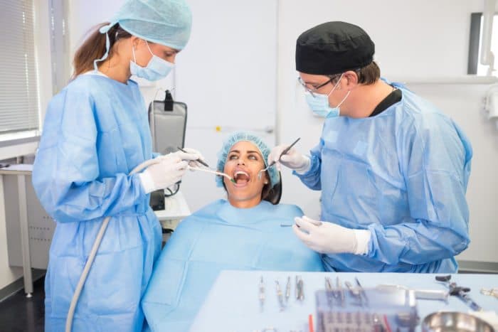 oral-surgeon-assistant