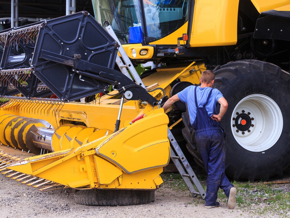 Farm Equipment Mechanic Salary How To Become Job Description Best farm-equipment-mechanic-salary-how-to-become-job-description-best