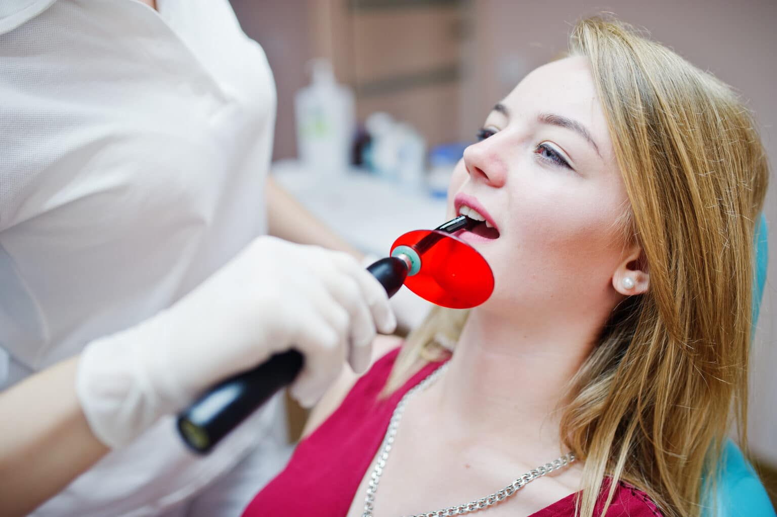 Dental Hygienist vs Dental Assistant Key Similarities and Differences